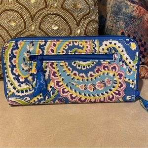 NWT 💙 Vera Bradley Bi-Fold Zippered Wallet 💙 MSRP $125